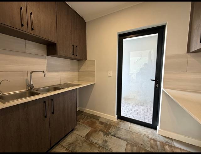 3 BEDROOM HOUSE FOR SALE IN SANDOWN